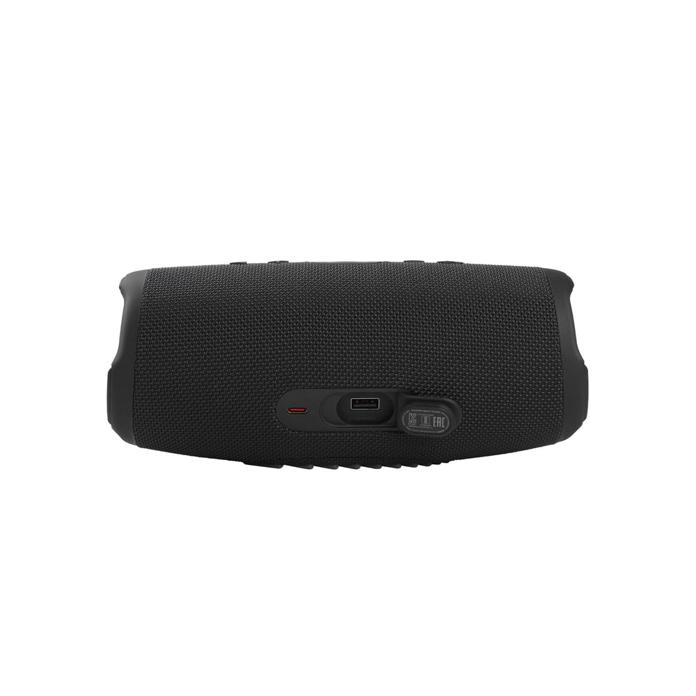 JBL Charge 5 mostrando puerto USB para cargar dispositivos móviles