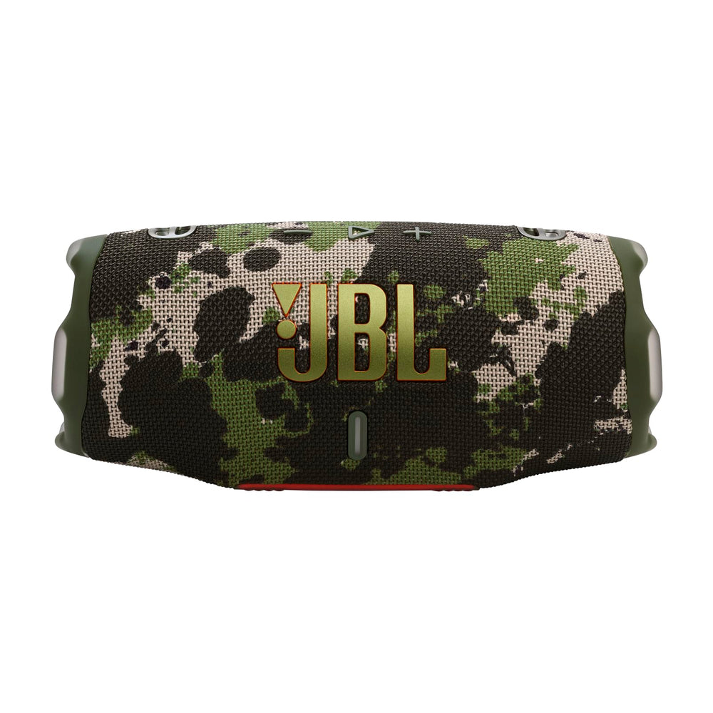 JBL Charge 6 Camo al lado de una botella para escala, tamaño portátil
