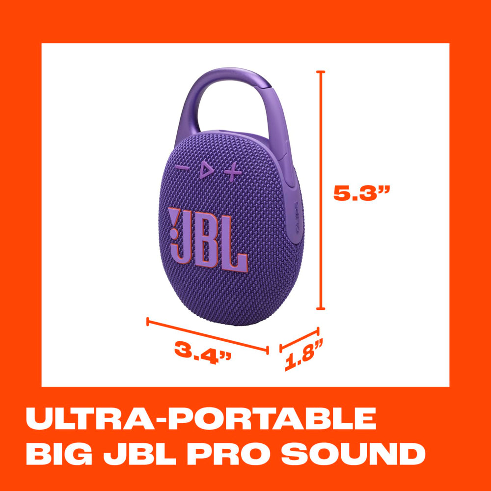 JBL Clip 5 junto a un teléfono para comparar tamaño, ultracompacto y portátil