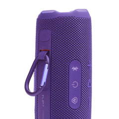 JBL Flip 7 en la playa reproduciendo música sin preocupaciones