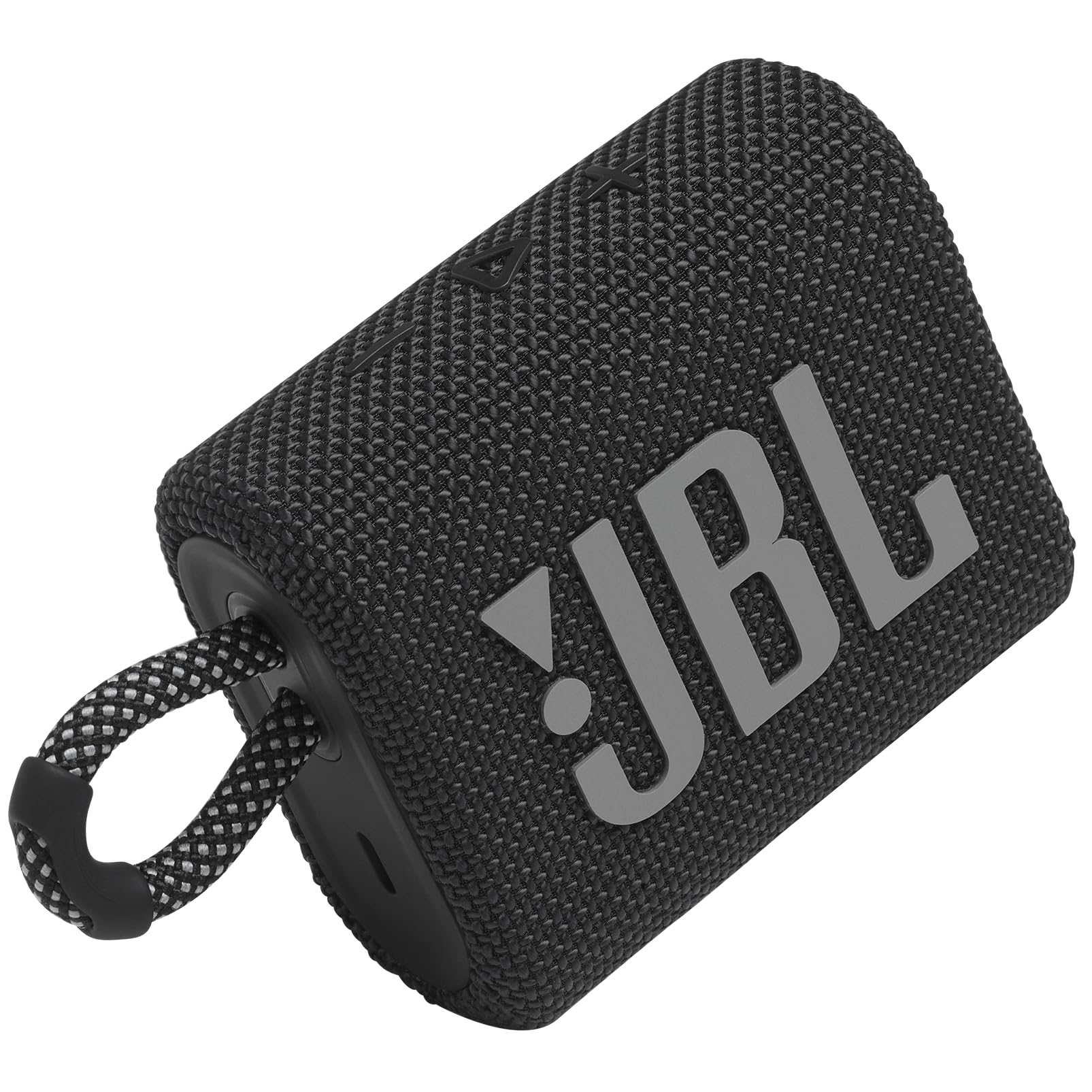 JBL Go 3 junto a piscina demostrando impermeabilidad y tranquilidad