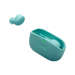 JBL Vibe Buds 2 puesto en oreja demostrando ajuste cómodo