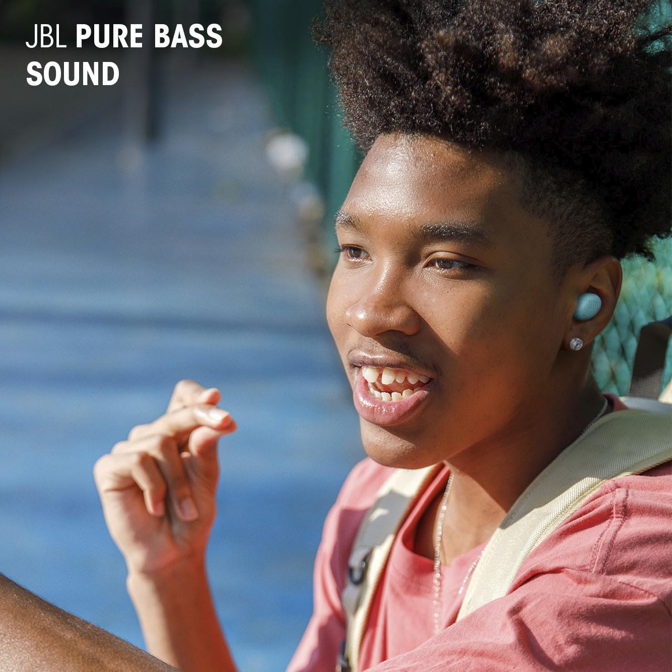 JBL Vibe Buds 2 salpicaduras de agua ilustrando resistencia IP54