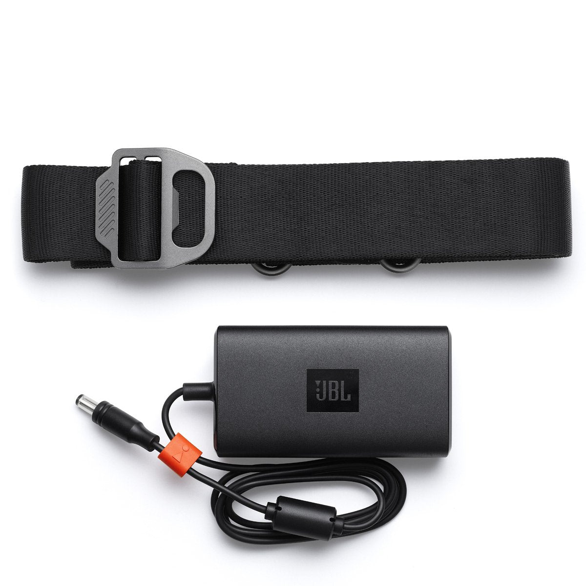 JBL Xtreme 2 junto a botella para escala, tamaño portátil