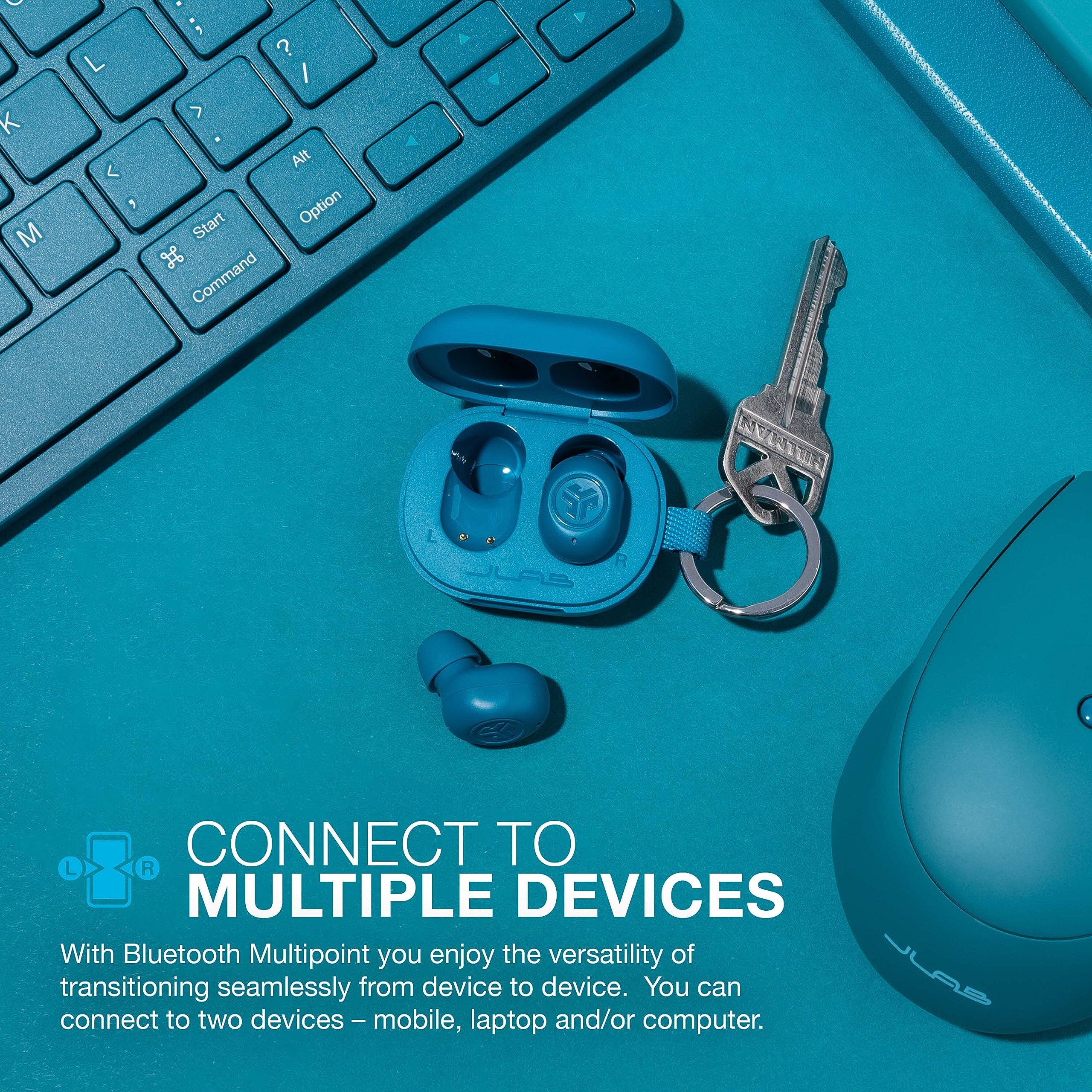 JLab JBuds Mini detalle del auricular resaltando botones táctiles cómodos