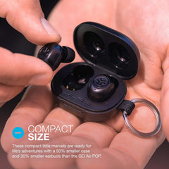 JLab JBuds Mini primer plano del auricular destacando acabado y confort
