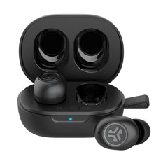 JLab JBuds Mini vista frontal del estuche mostrando carga y portabilidad