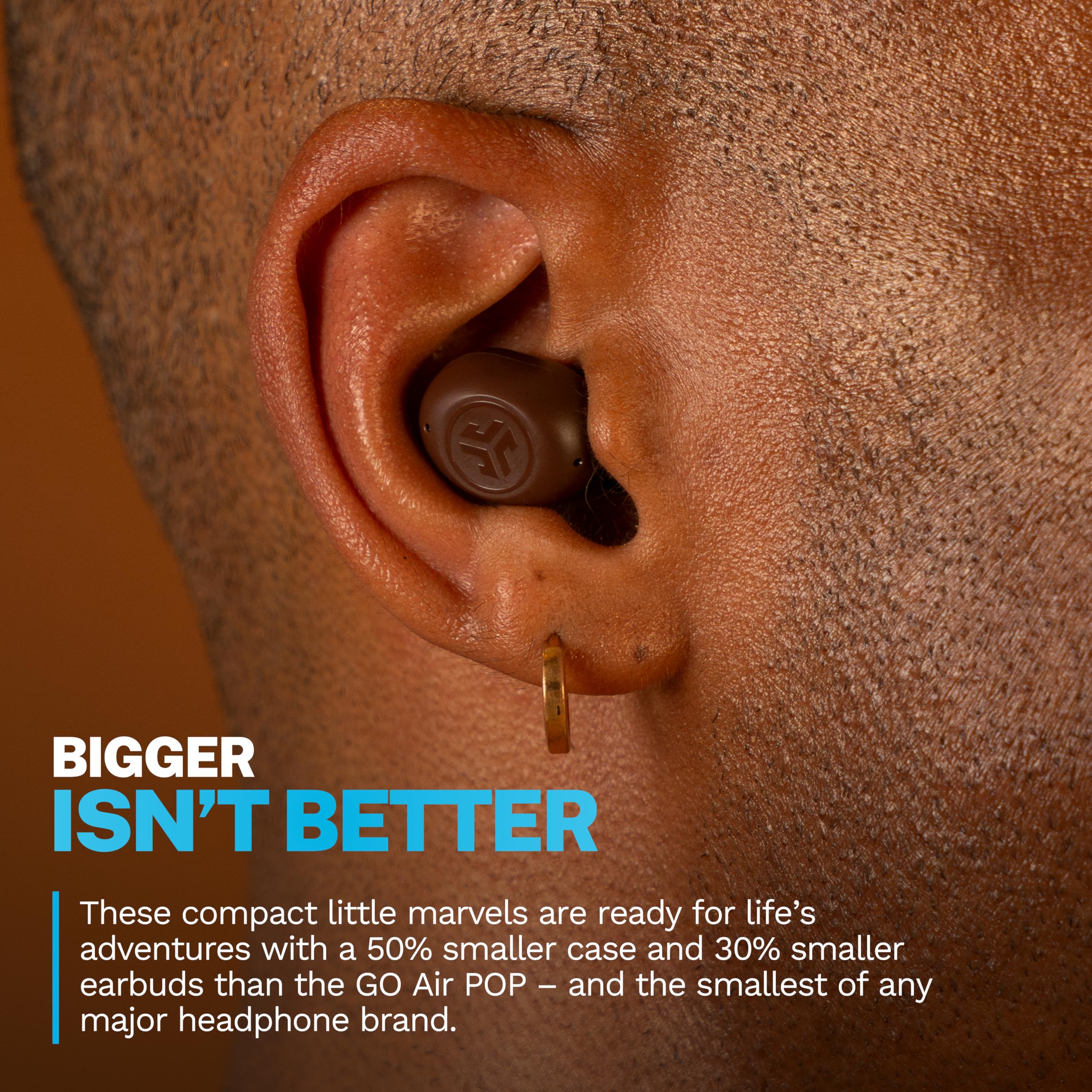 JLab JBuds Mini Tones primer plano del auricular mostrando acabado y comodidad
