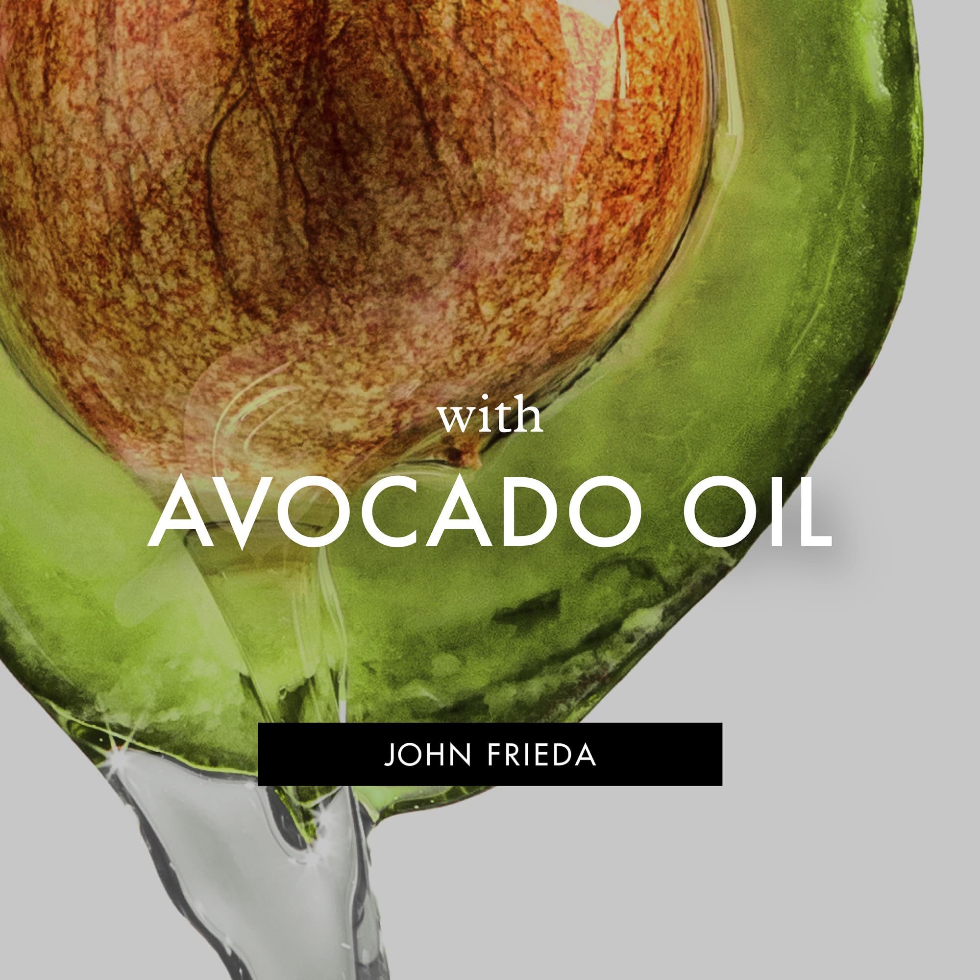 John Frieda en neceser de viaje sugeriendo retoques fuera de casa