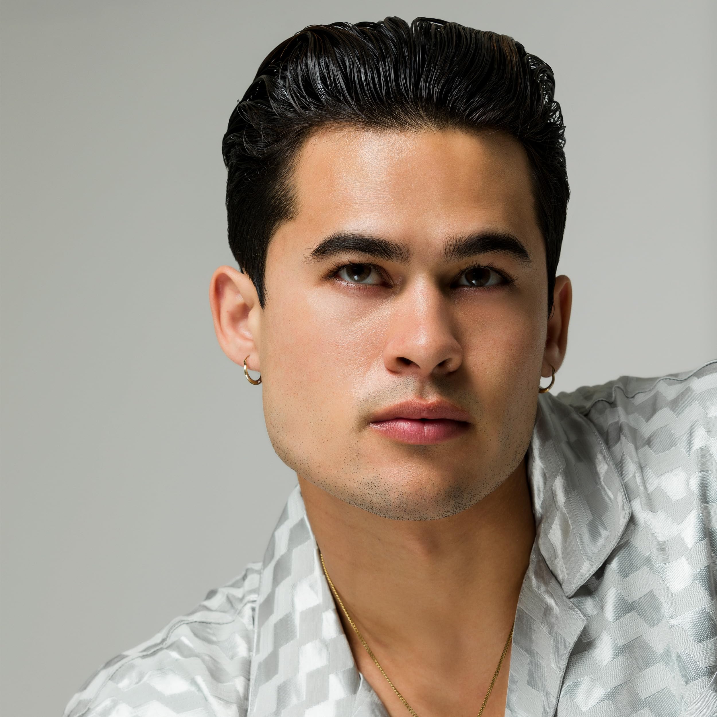 JOHNNY B. aplicación del gel en cabello para peinado definido
