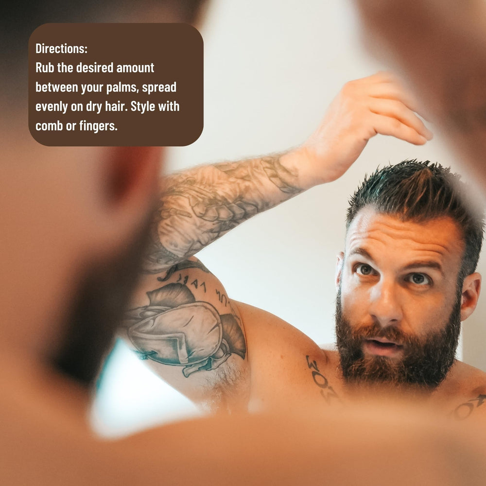 Johnny Slicks producto en escena de baño masculino estilizado