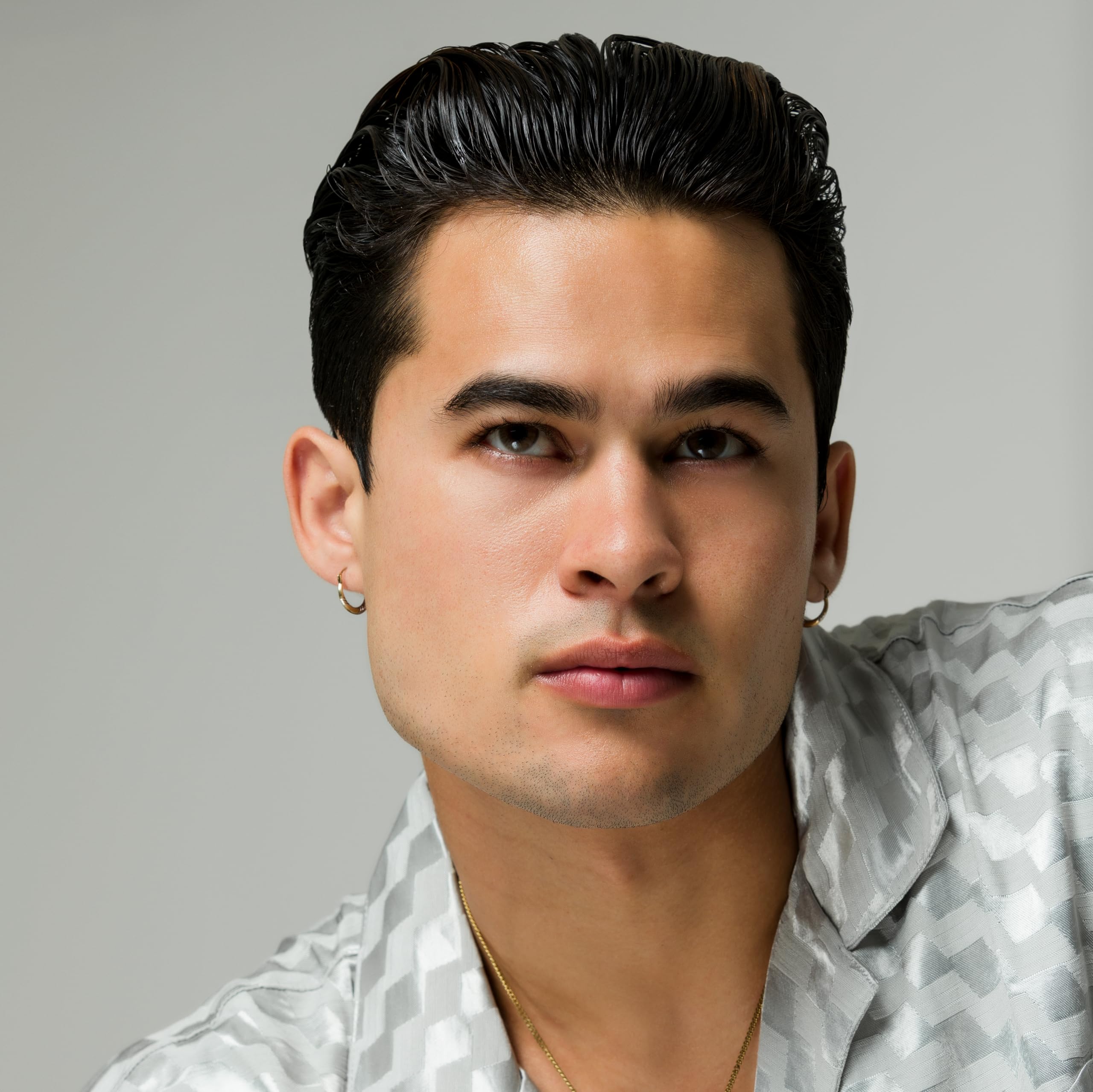 JOHNNY B. aplicación en modelo para control y brillo instantáneo