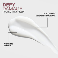 Joico aplicación con peine distribuyendo producto para mejor protección térmica