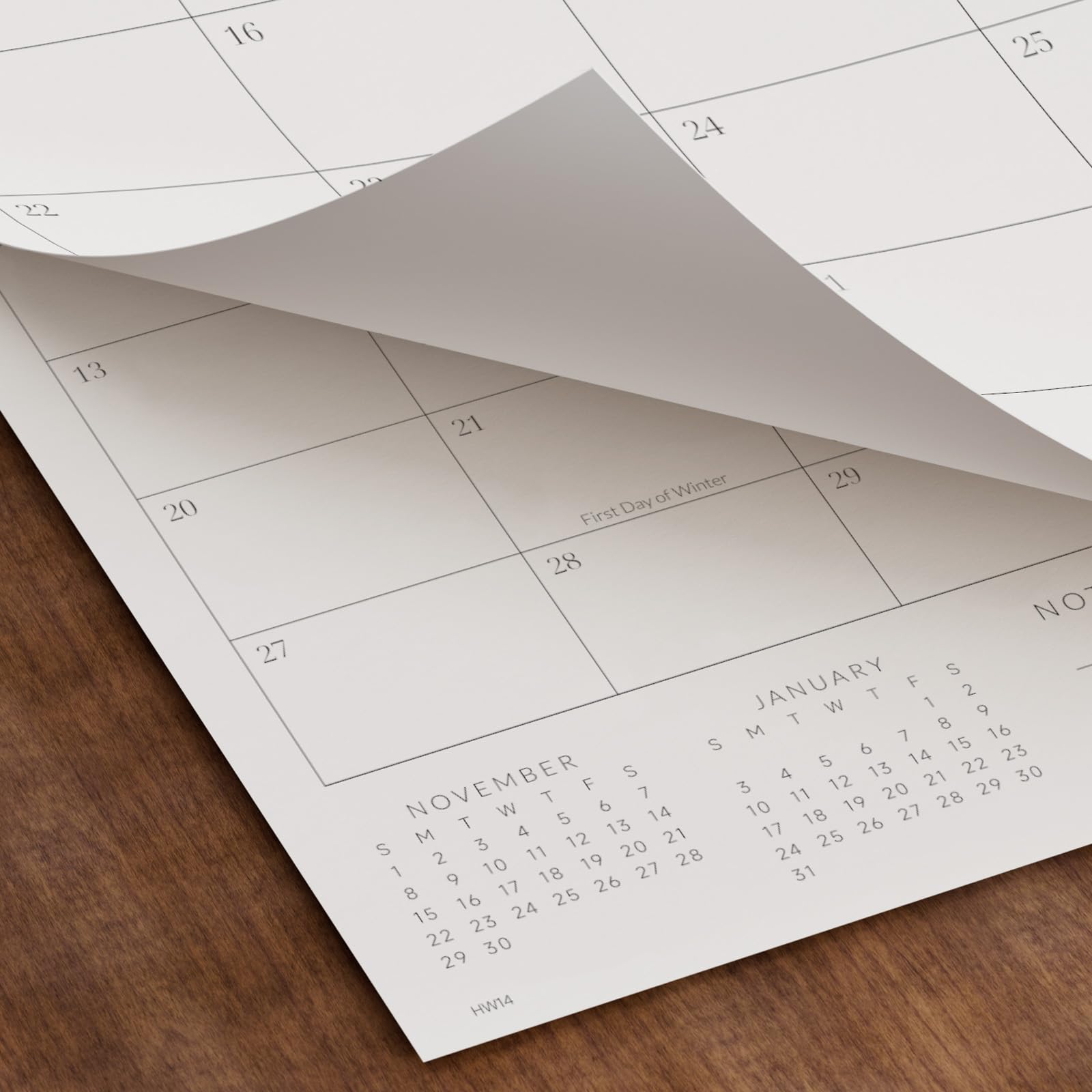 Jotsome tamaño del calendario comparado con una mano para referencia de escala