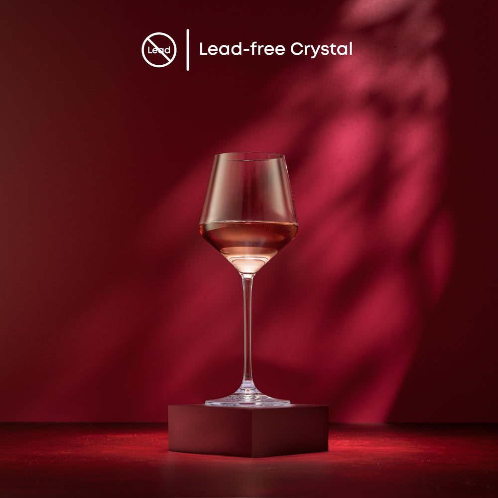 JoyJolt copas Layla servidas en mesa de degustación realzando vinos
