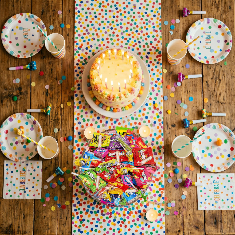 Jumblet dulces cayendo de una piñata, perfecto para fiestas al aire libre