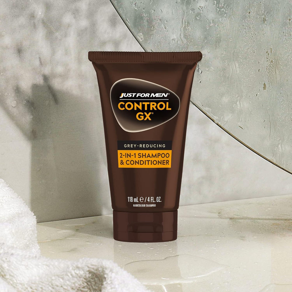 Just for Men Control GX sobre repisa de baño en ambiente cotidiano que sugiere integración en rutina