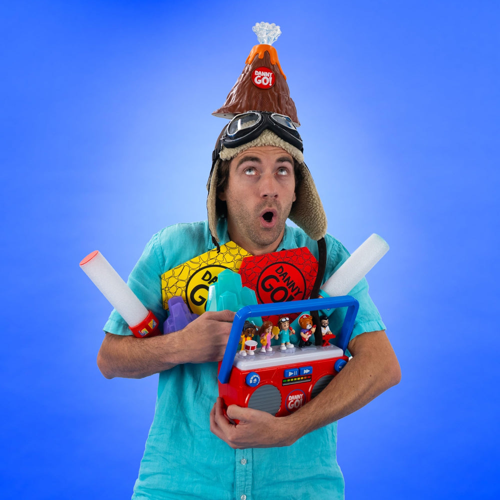 Just Play palillos Danny Go! comparación de tamaño para manos infantiles