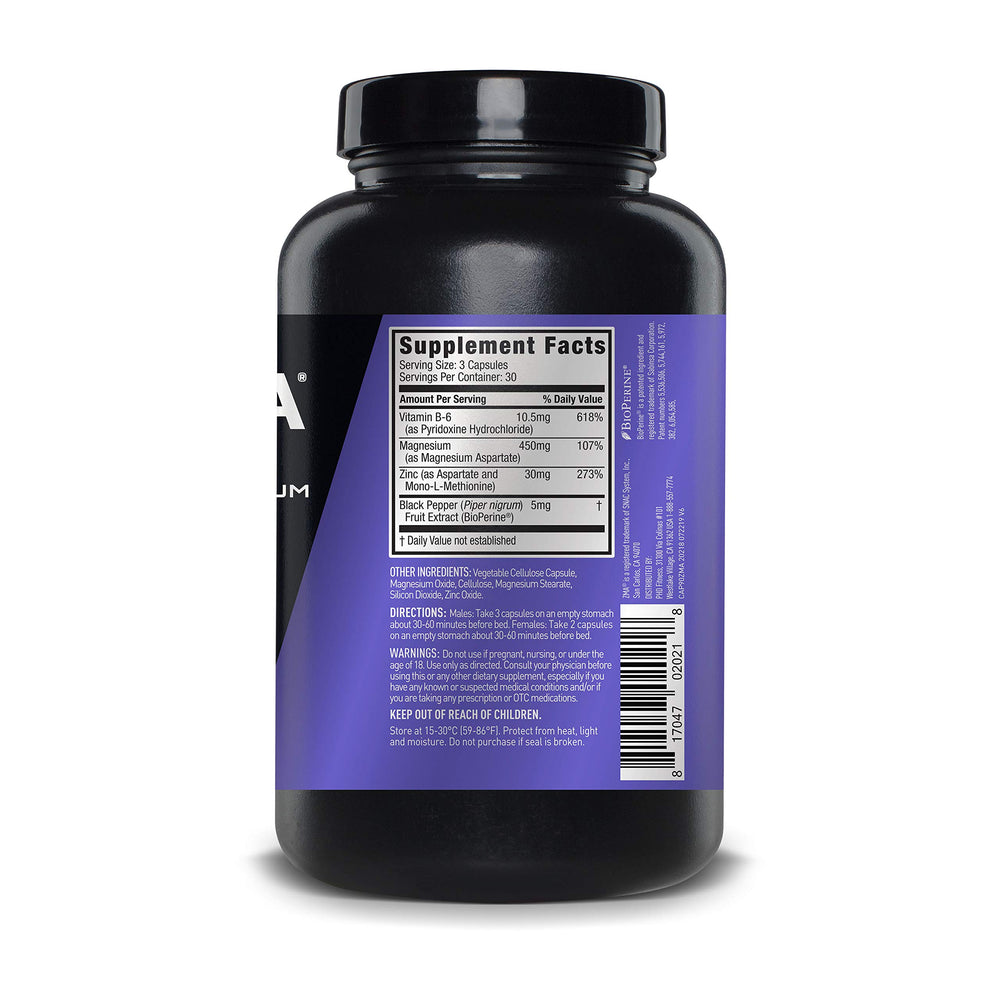 JYM Supplement Science cápsula en mano para comparar tamaño real