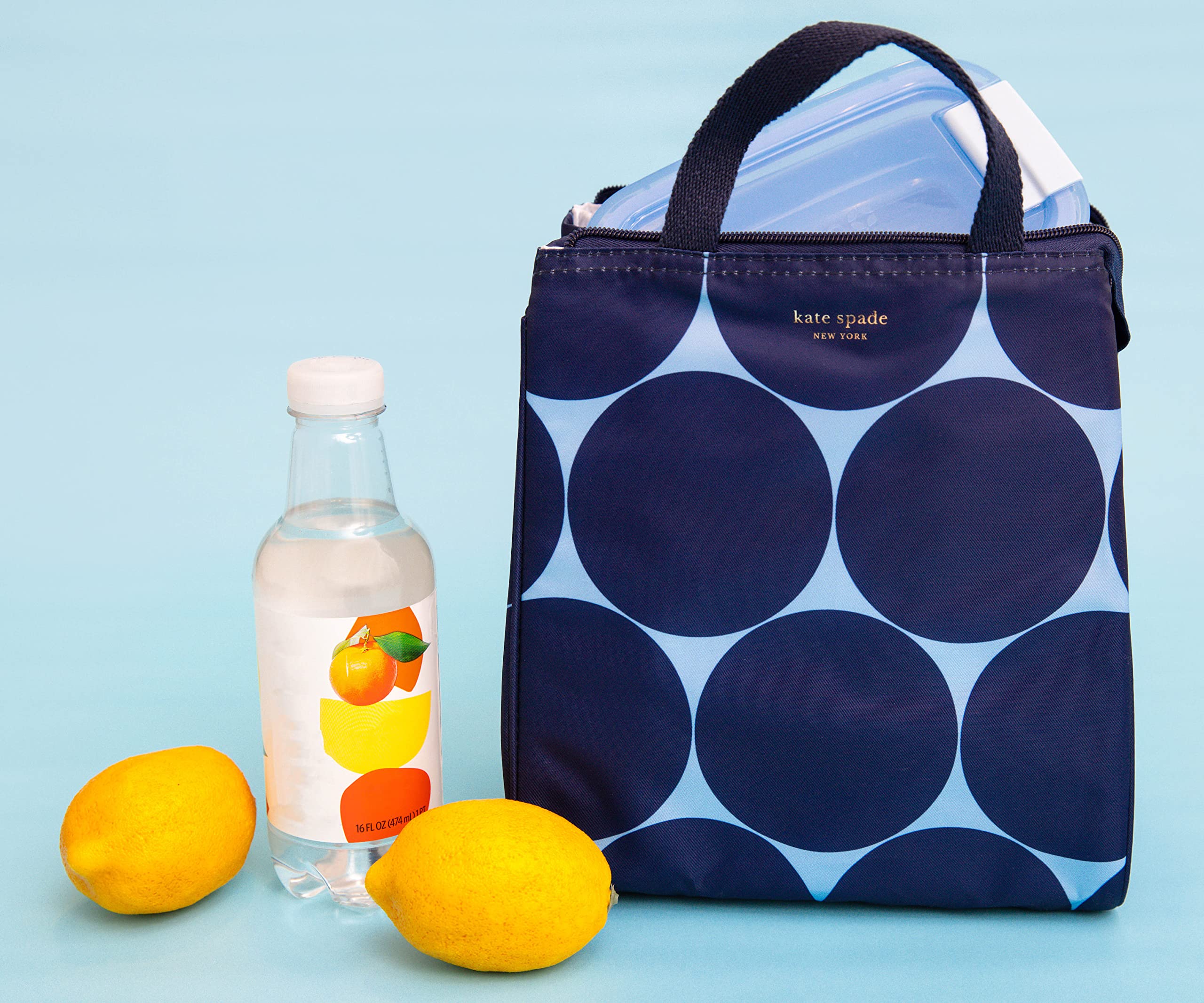 kate spade new york base plana y estructurada que mantiene recipientes estables y evita derrames