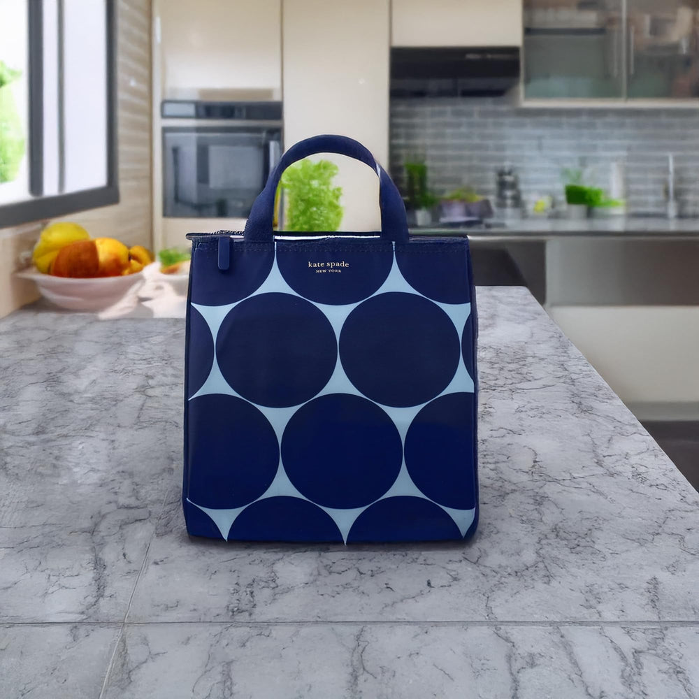 kate spade new york bolsa en picnic al aire libre combinando estilo con funcionalidad