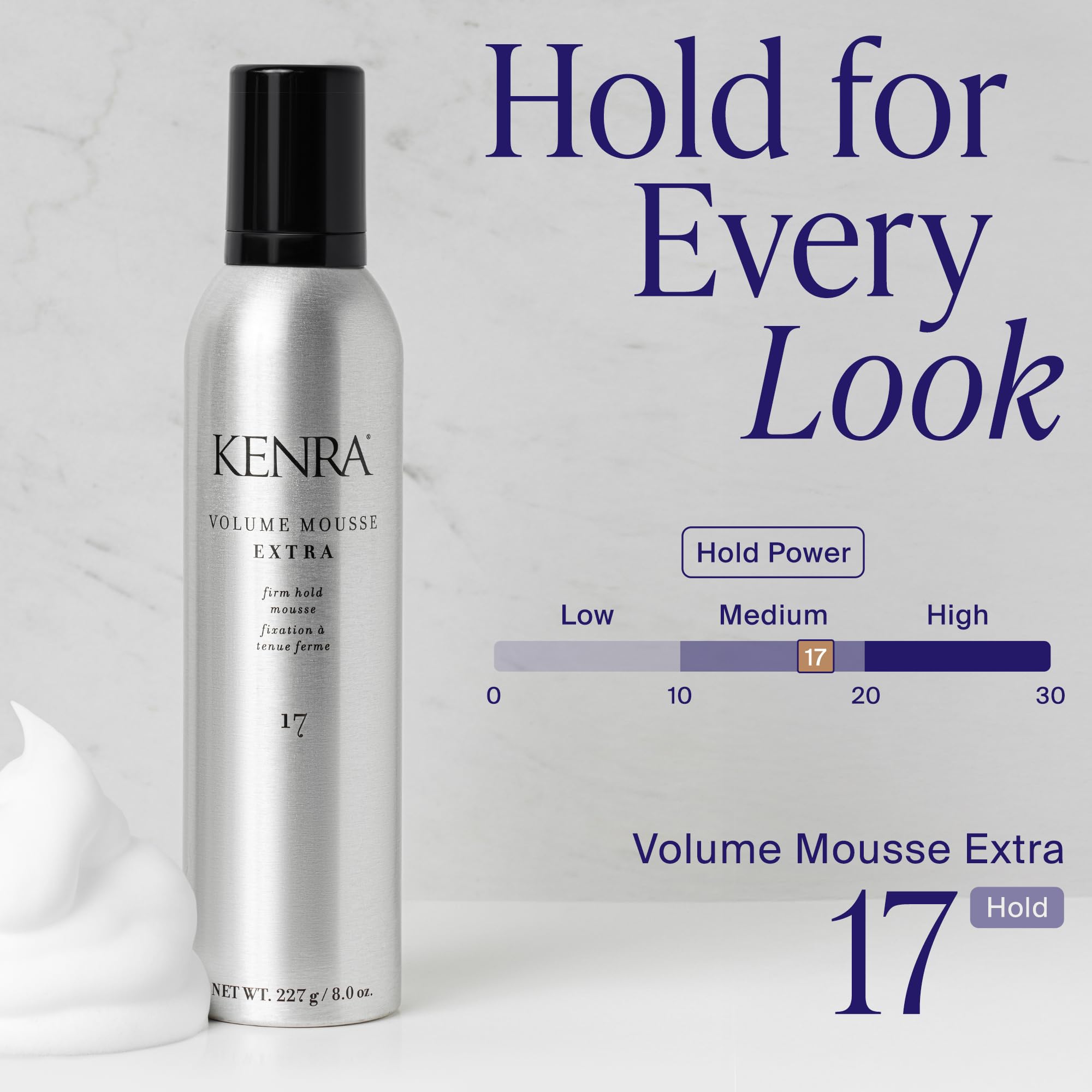 Kenra espuma en mano mostrando textura ligera y expandible