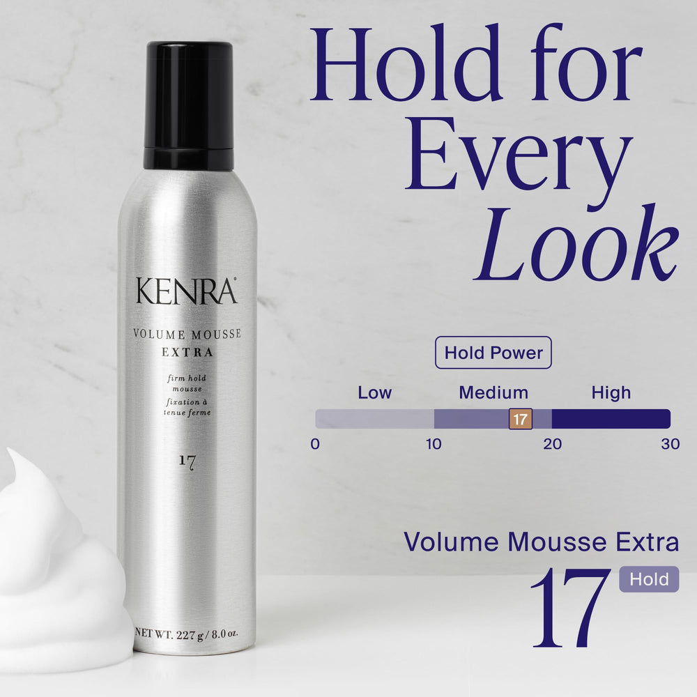 Kenra espuma en mano mostrando textura ligera y expandible
