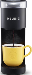Keurig K-Mini frontal en negro mostrando diseño compacto y facilidad de uso