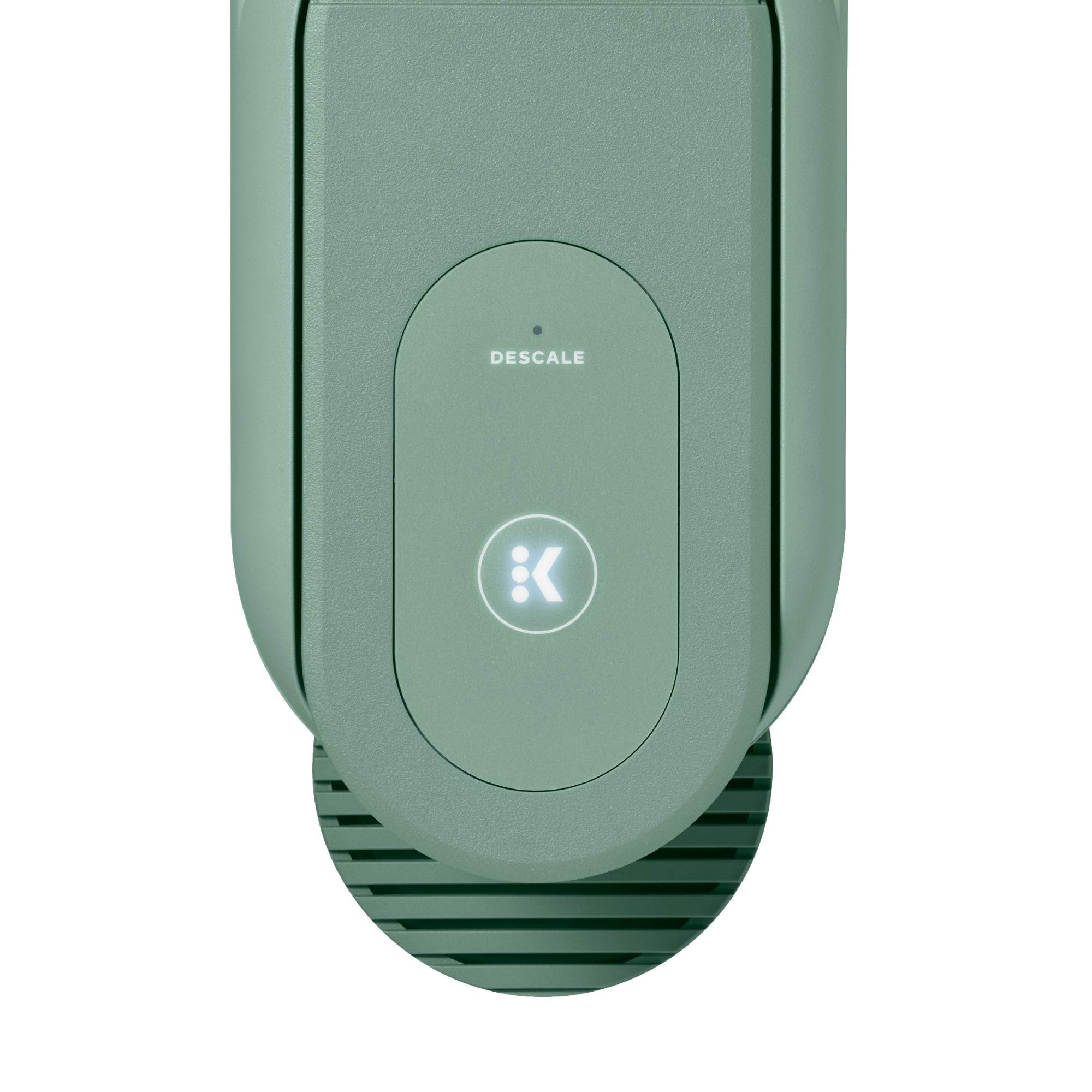 Keurig K-Mini Mate junto a objetos para mostrar escala real