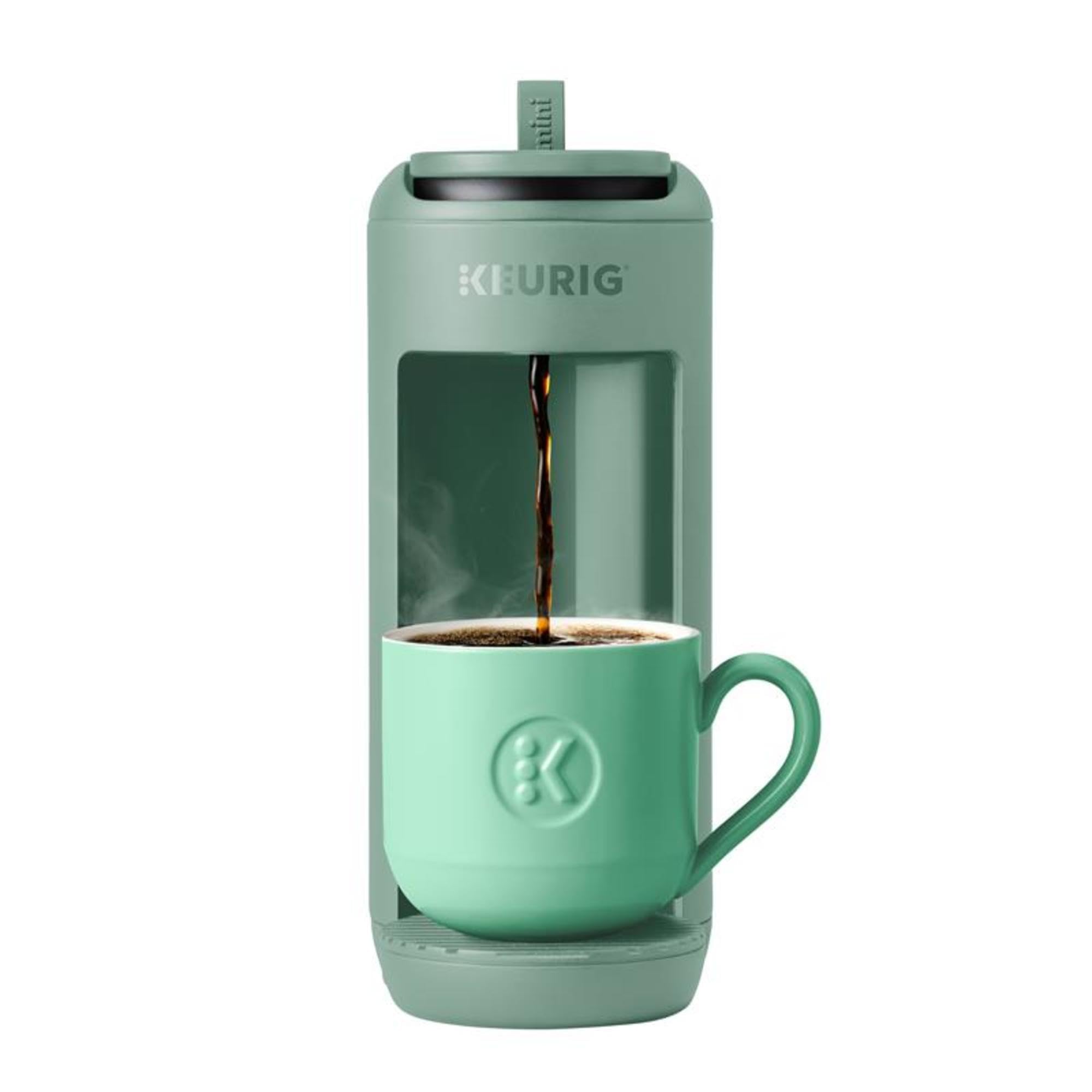 Keurig K-Mini Mate vista frontal mostrando tamaño compacto y acceso rápido