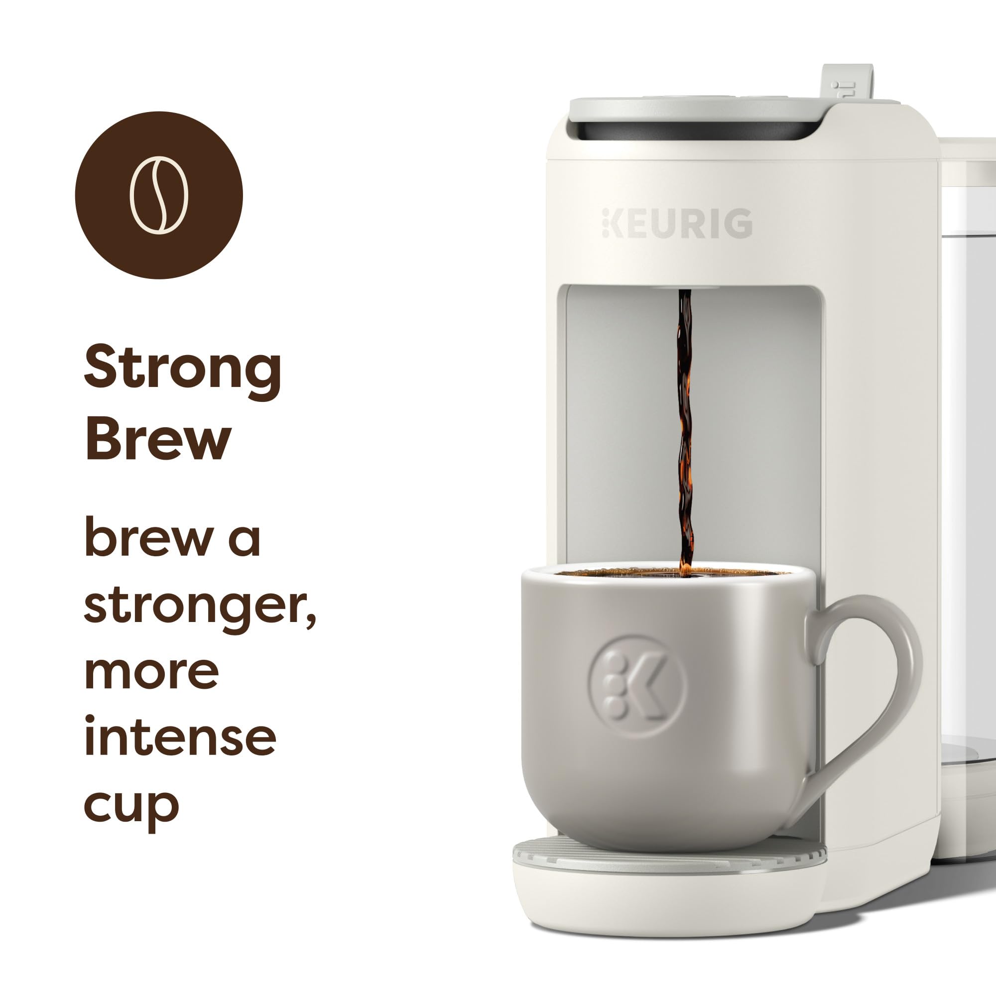Keurig K‑Mini Mate Plus preparando café sobre hielo con menos dilución