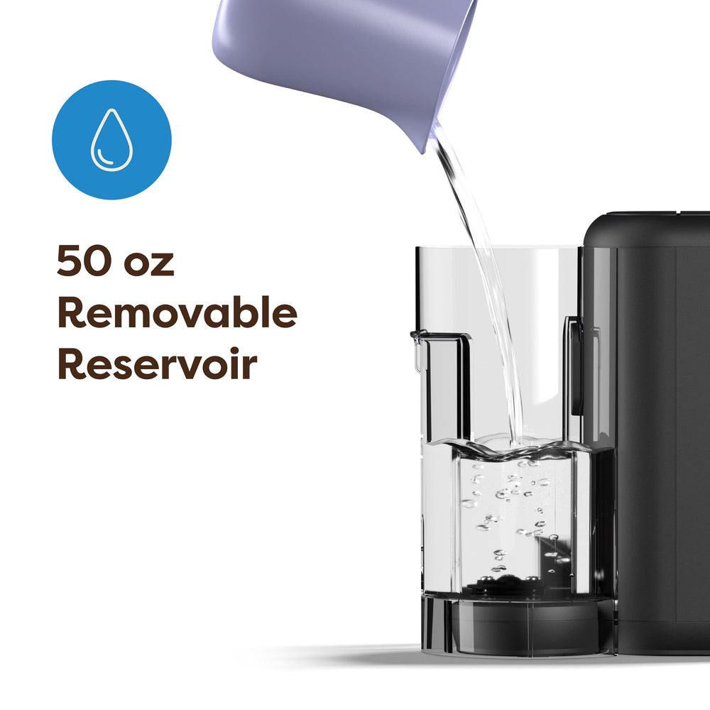 Keurig K-Mini Mate Plus preparando café sobre hielo con menos dilución