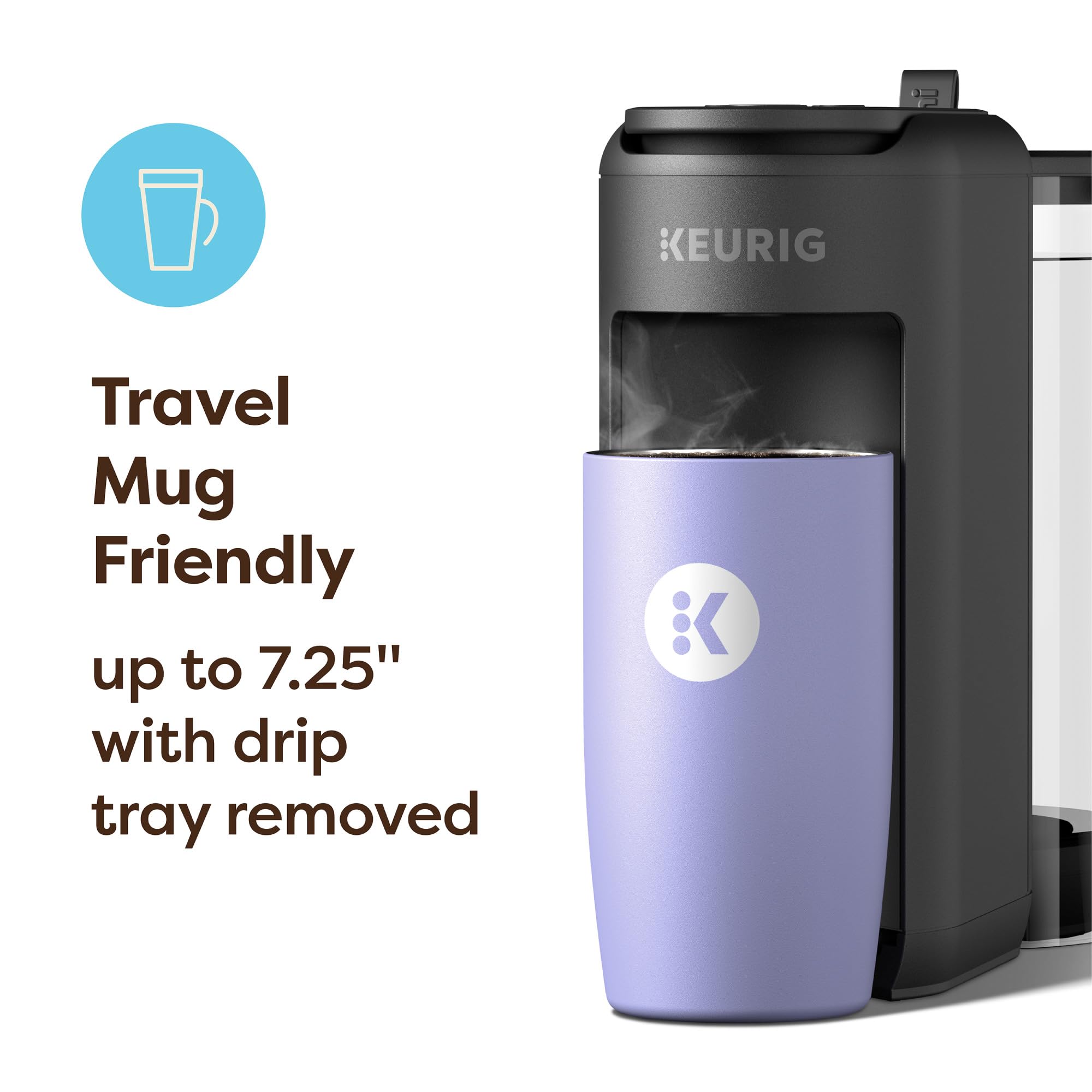 Keurig K-Mini Mate Plus junto a taza con escala para tamaños de 8 a 12 oz