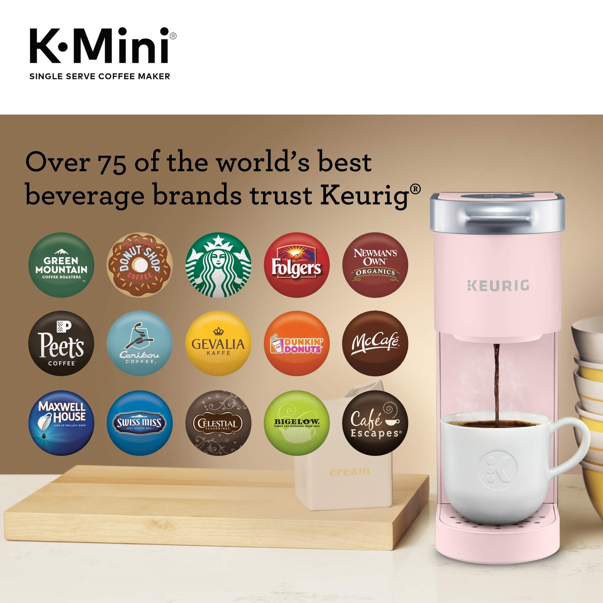 Keurig K-Mini ambientada en cocina pequeña Dusty Rose, estilo compacto y funcional Keurig