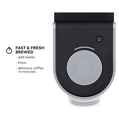 Keurig K-Mini en proceso de extracción con cápsula K-Cup para preparación rápida