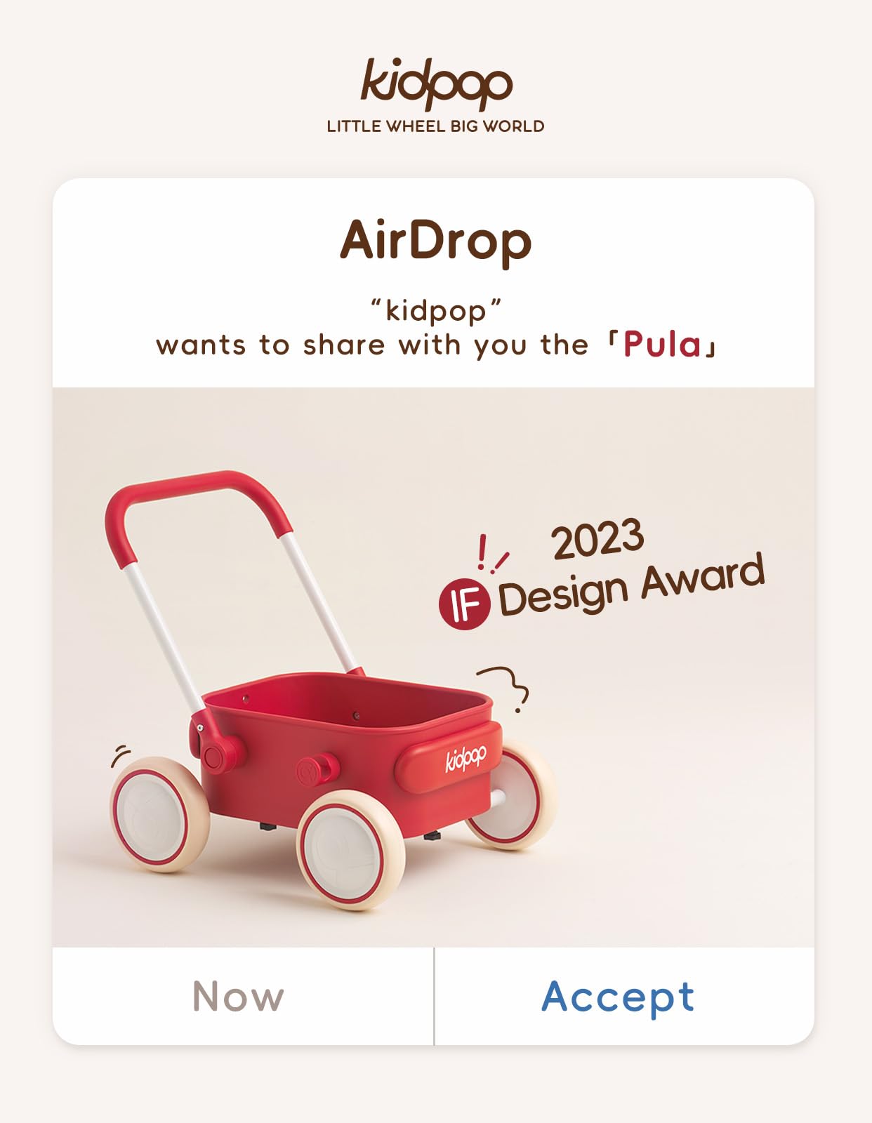 kidpop PULA junto a juguetes para apreciar tamaño y capacidad útil
