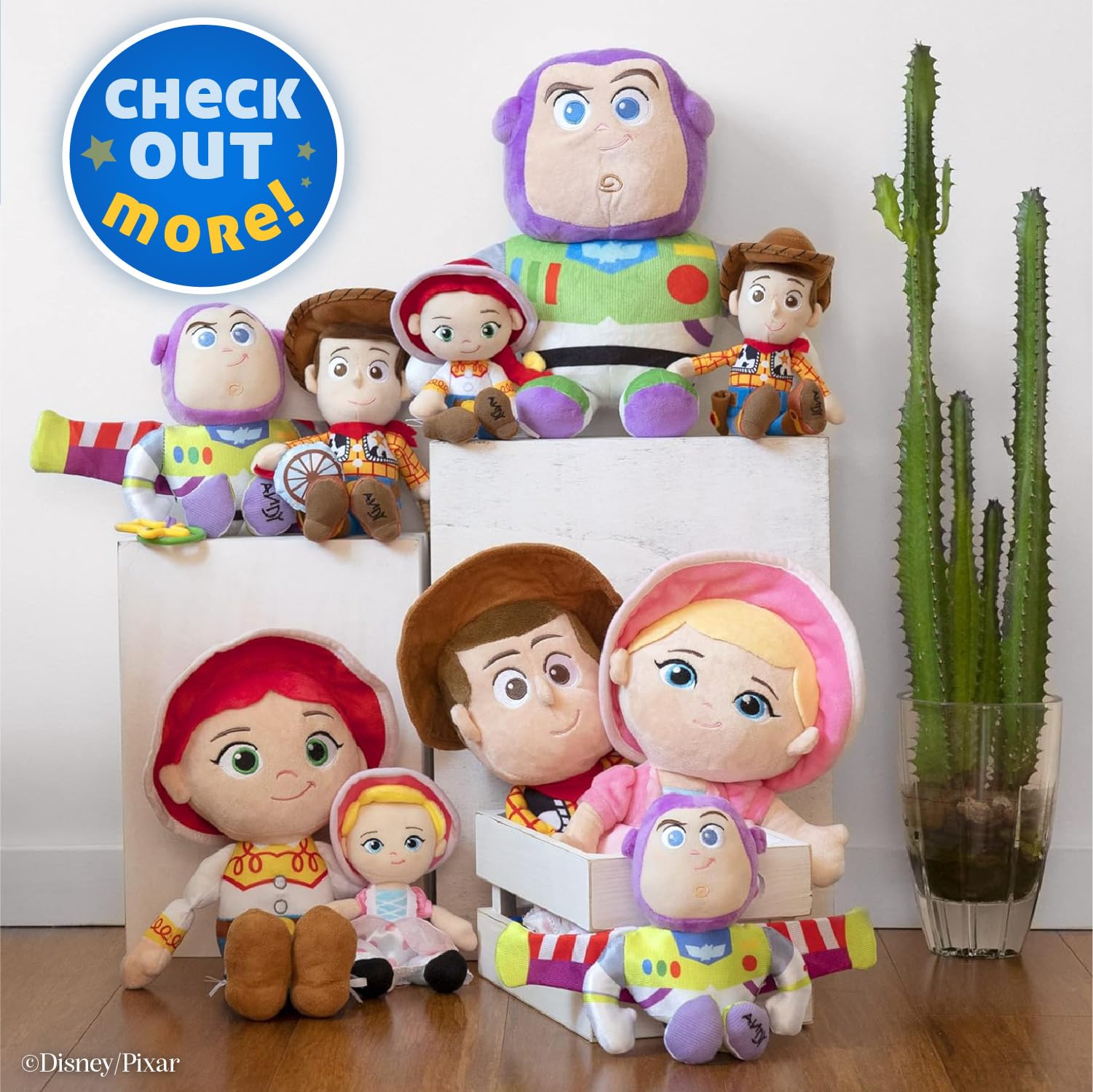 KIDS PREFERRED peluche Buzz en dormitorio creando ambiente reconfortante
