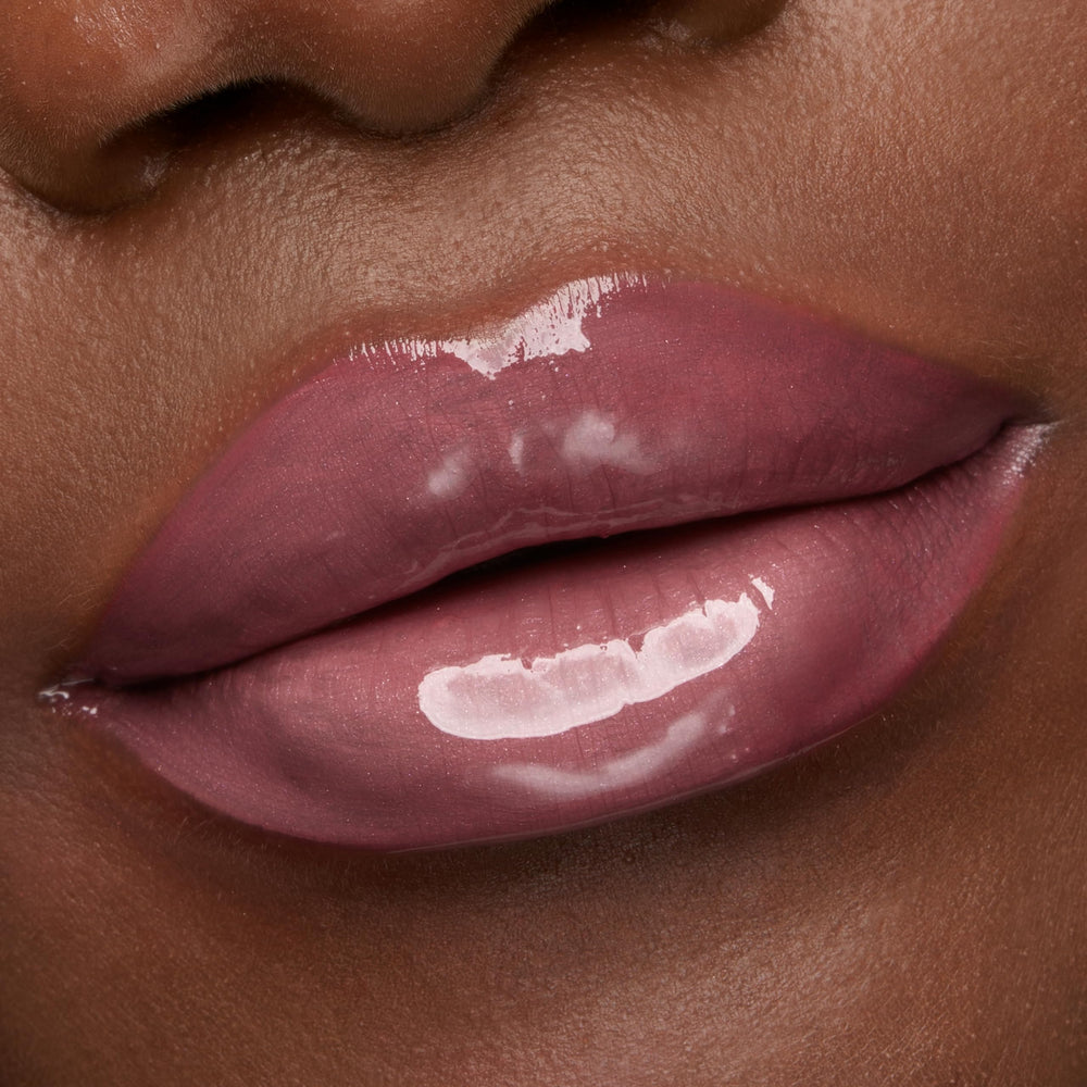 Kiko Milano, uso en labios mostrando acabado brillante y color duradero
