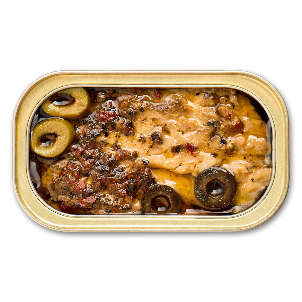 King Oscar aceitunas y pimiento rojo acompañando la caballa, sabor mediterráneo