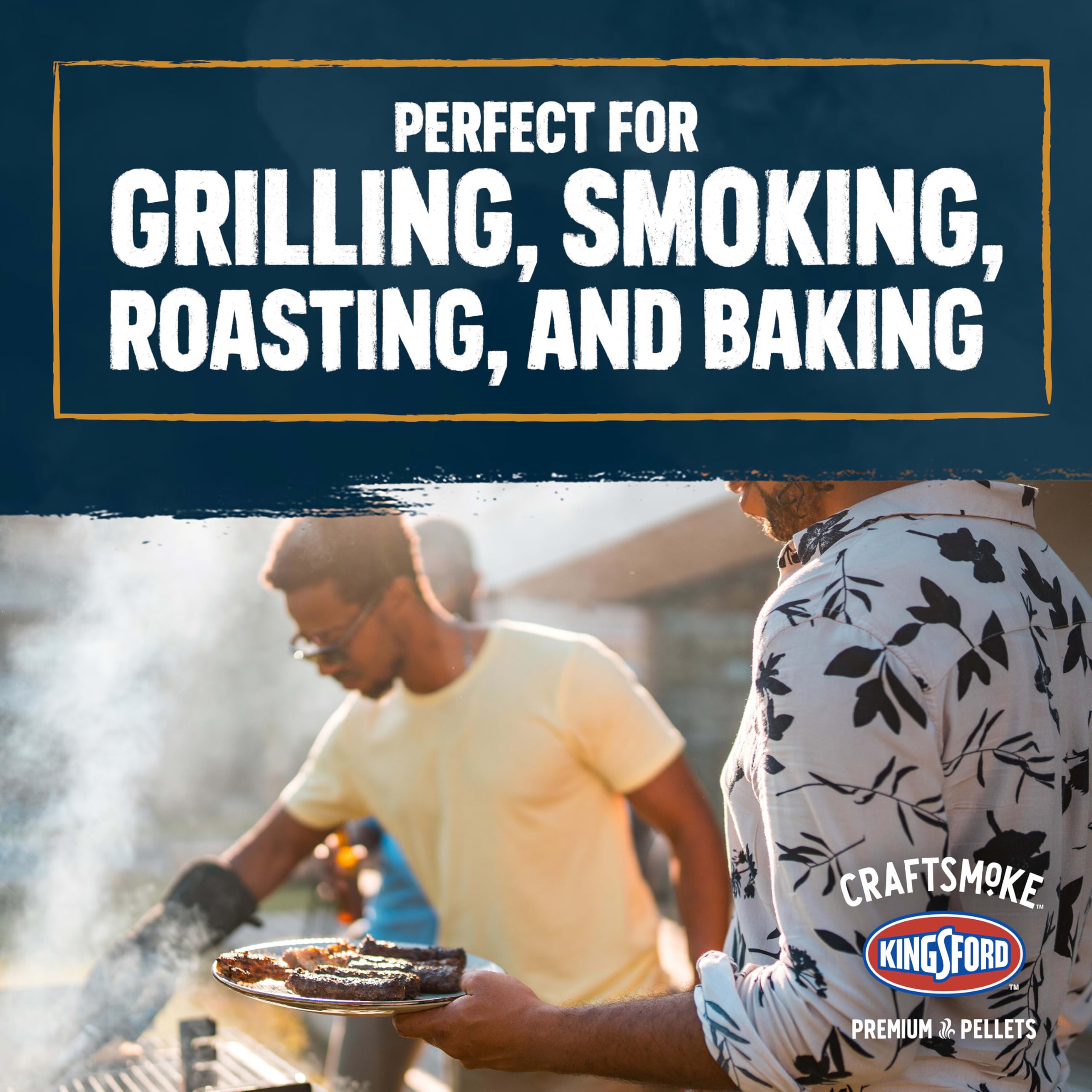 Kingsford Craftsmoke pellets en cuchara enfatizando tamaño uniforme y control de humo