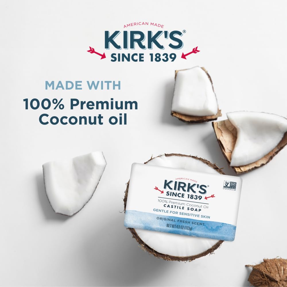 Kirk's barra en mano durante el lavado para uso diario y piel suave