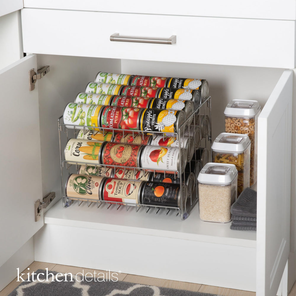Kitchen Details comparación de tamaño junto a latas para visualizar capacidad y espacio
