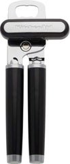 KitchenAid abridor clásico frontal mostrando diseño negro y fácil agarre