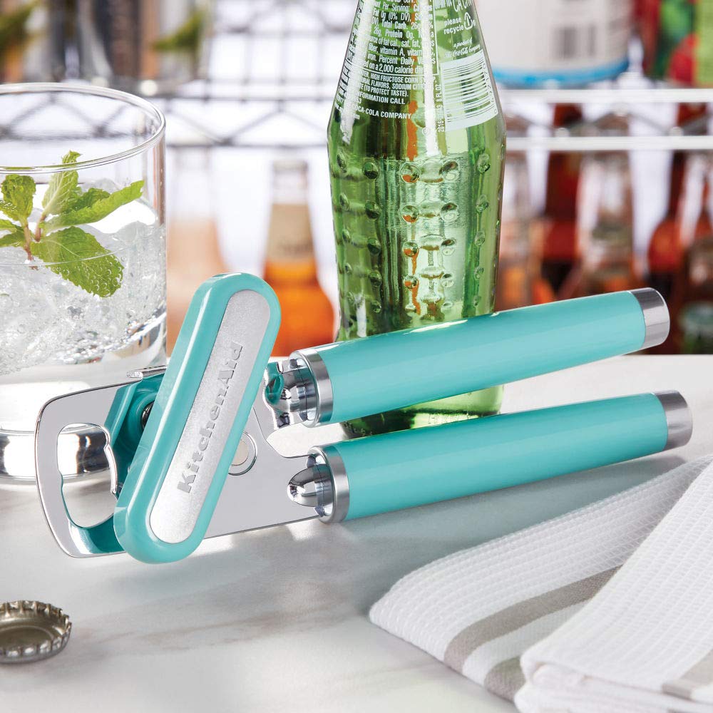 KitchenAid abridor de botellas integrado mostrando extracción de tapa fácil