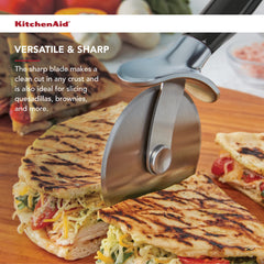 KitchenAid mango ergonómico proporcionando agarre cómodo y control