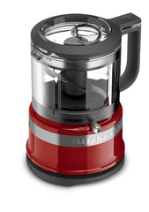 KitchenAid detalle de cuchilla de acero inoxidable que ofrece cortes precisos y fácil vertido