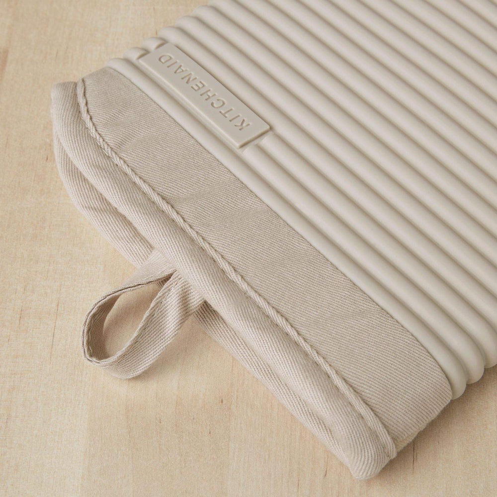 KitchenAid detalle textura acanalada, primer plano que muestra agarre antideslizante seguro