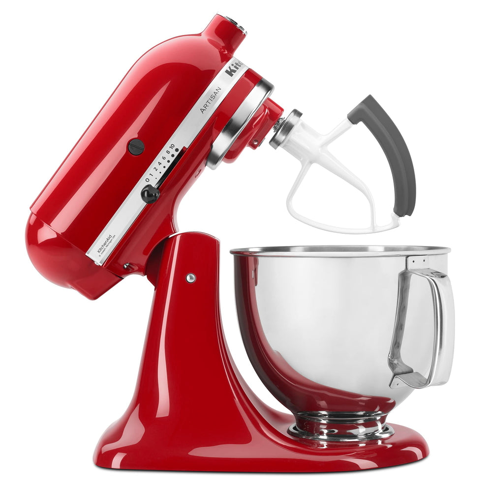 KitchenAid paleta Flex Edge junto a utensilios para ver escala y almacenamiento