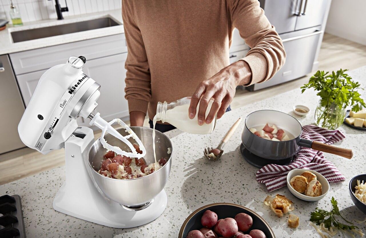 KitchenAid mezclando masa en cuenco, resultado uniforme y sin esfuerzo