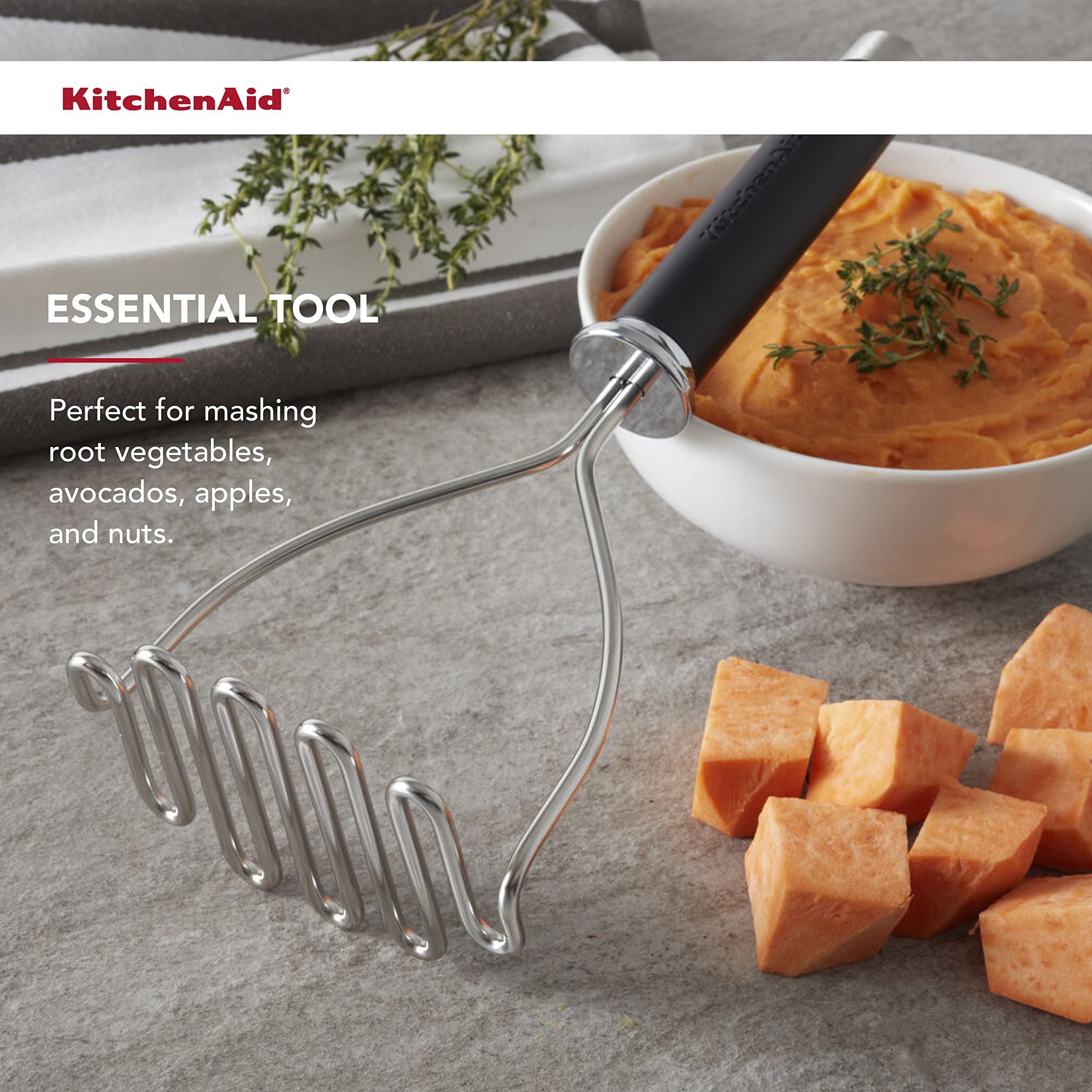 KitchenAid comparación de tamaño junto a una cuchara para escala visual